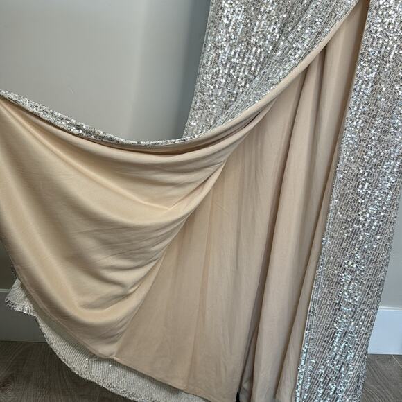 NWT IEENA for MAC DUGGAL 26490 Silver Sequined Long Sleeve V-Neck Gown High Slit - Picture 9 of 12